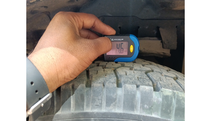 2020 Mahindra Bolero B6 (O), Diesel, Manual, 64,319 km, tyre