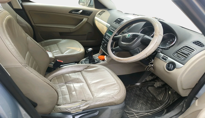 2011 Skoda Yeti AMBITION 2.0 TDI CR 4X2, Diesel, Manual, 1,80,781 km, interior