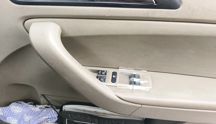 2011 Skoda Yeti AMBITION 2.0 TDI CR 4X2, Diesel, Manual, 1,80,781 km, interior