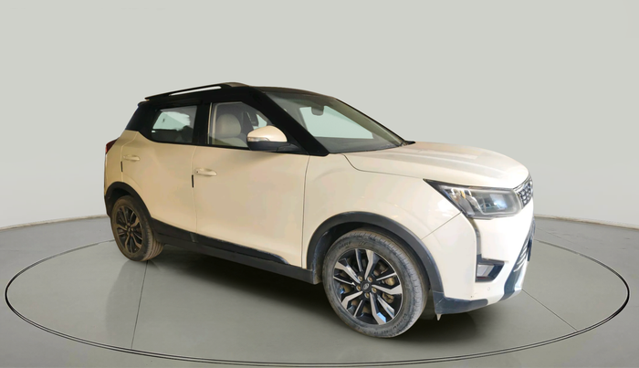 2020 Mahindra XUV300 W8 1.2 PETROL, Petrol, Manual, 63,587 km, exterior