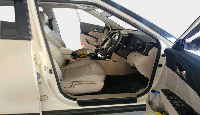 2020 Mahindra XUV300 W8 1.2 PETROL, Petrol, Manual, 63,587 km, interior