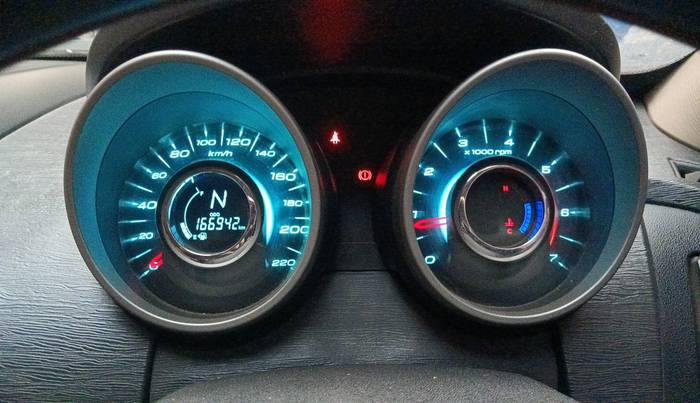 2017 Mahindra XUV500 W6, Diesel, Manual, 1,66,942 km, interior