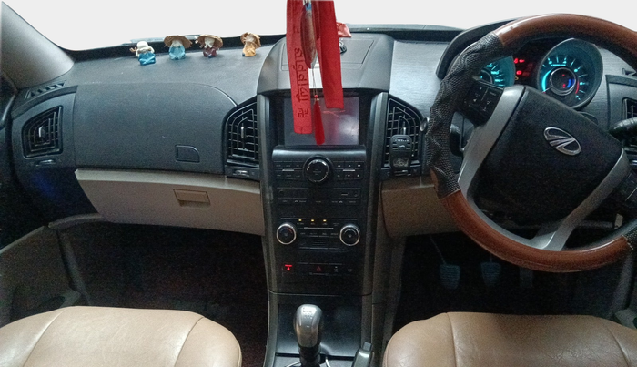 2017 Mahindra XUV500 W6, Diesel, Manual, 1,66,942 km, interior