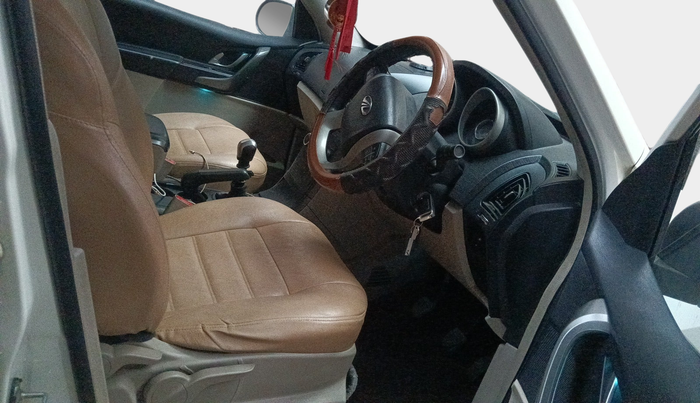 2017 Mahindra XUV500 W6, Diesel, Manual, 1,66,942 km, interior