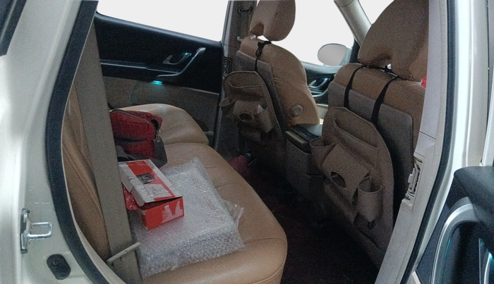 2017 Mahindra XUV500 W6, Diesel, Manual, 1,66,942 km, interior