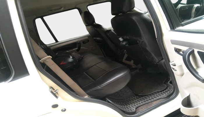 2015 Mahindra Scorpio S10, Diesel, Manual, 2,56,183 km, interior