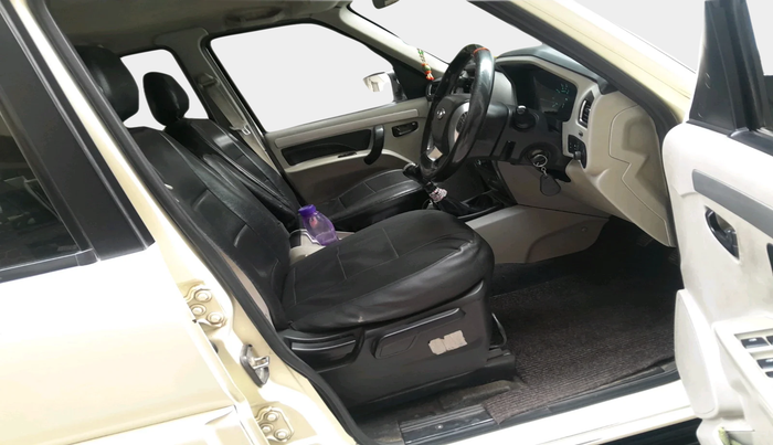 2015 Mahindra Scorpio S10, Diesel, Manual, 2,56,183 km, interior
