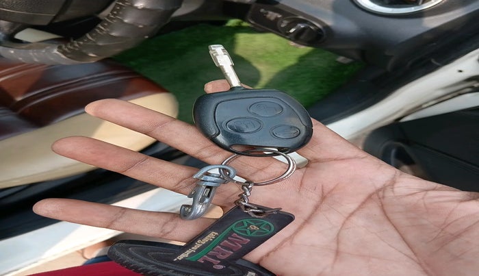 2012 Ford Figo TITANIUM 1.2 PETROL, Petrol, Manual, 99,048 km, interior