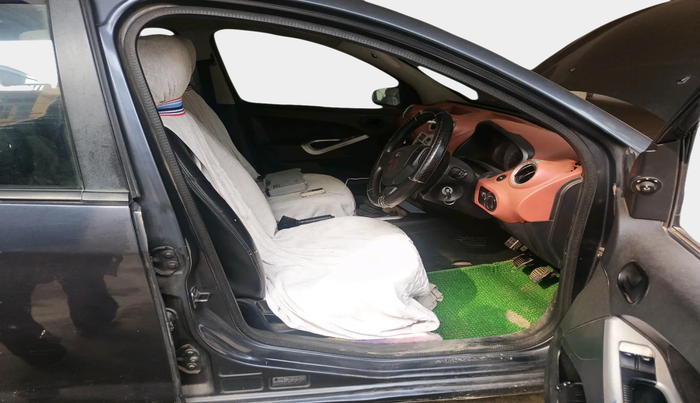 2011 Ford Figo ZXI 1.2 PETROL, Petrol, Manual, 81,934 km, interior