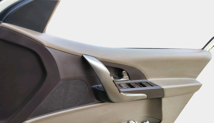 2014 Mahindra XUV500 W6, Diesel, Manual, 1,12,757 km, interior