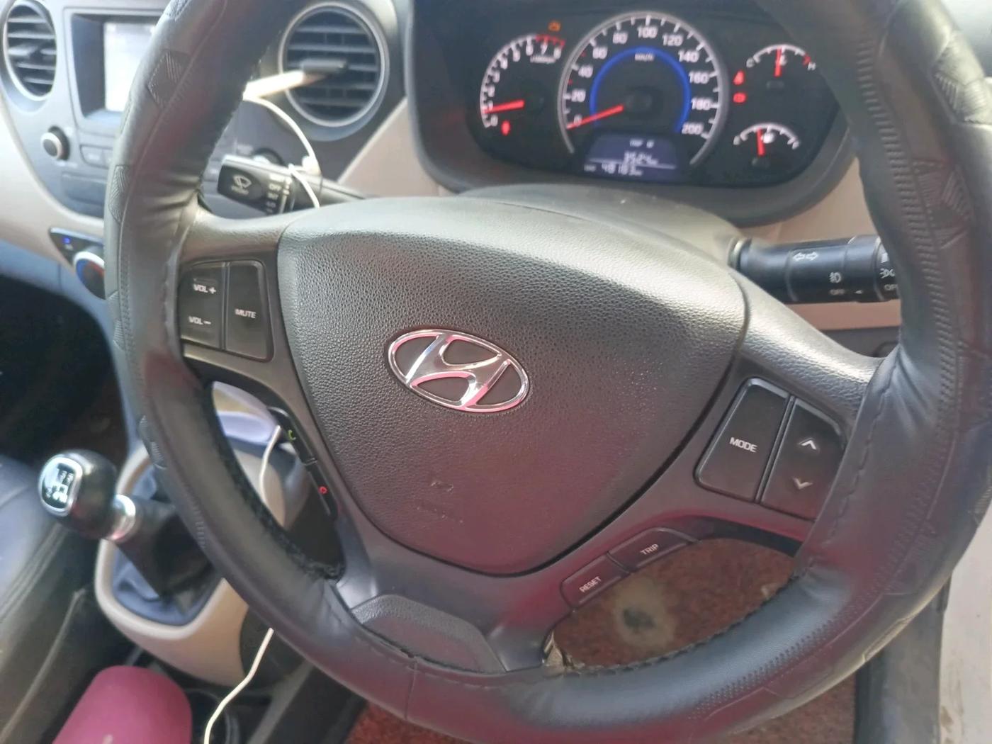 2017 Hyundai Grand i10 SPORTZ 1.2 KAPPA VTVT, CNG, Manual, 48,183 km, interior
