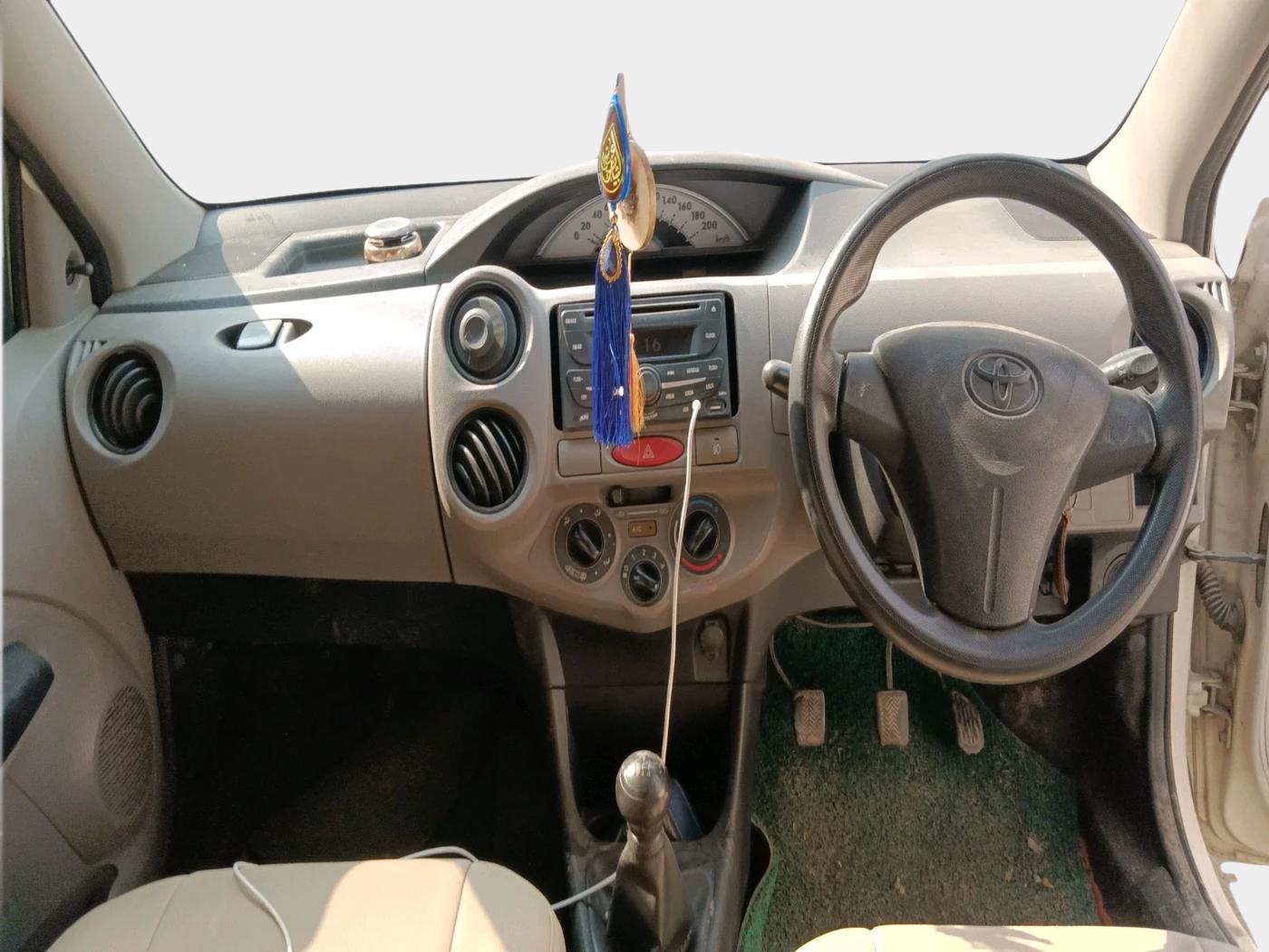 2011 Toyota Etios Liva G, Petrol, Manual, 40,570 km, interior