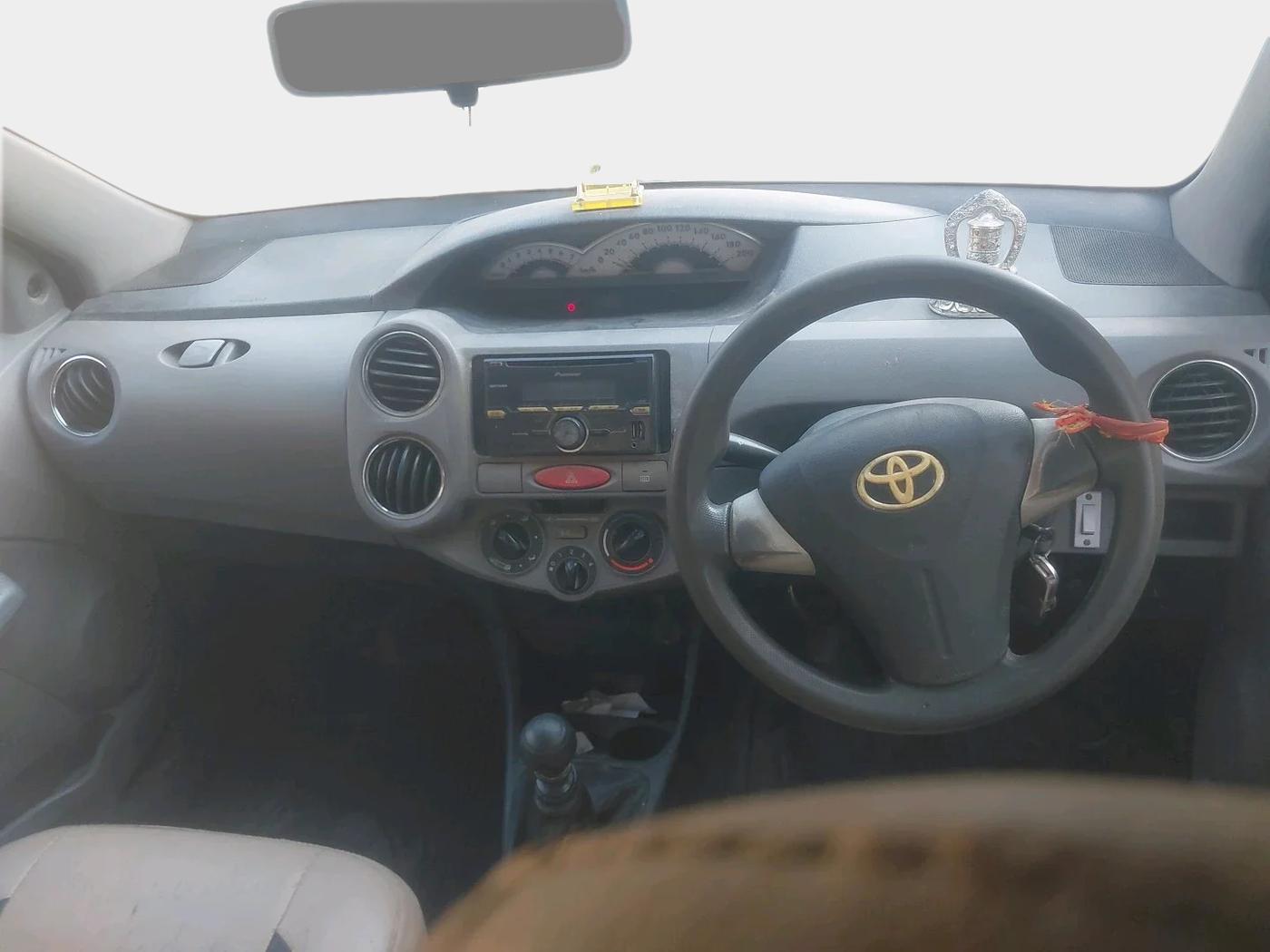 2011 Toyota Etios VD, Diesel, Manual, 65,132 km, interior