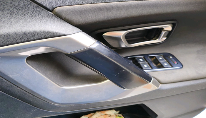 2021 Tata Harrier XT 2.0L KRYOTEC, Diesel, Manual, 84,959 km, interior