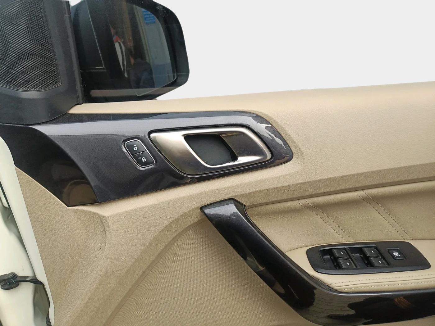 2020 Ford Endeavour TITANIUM 2.0 4X4 AT, Diesel, Automatic, 68,232 km, interior