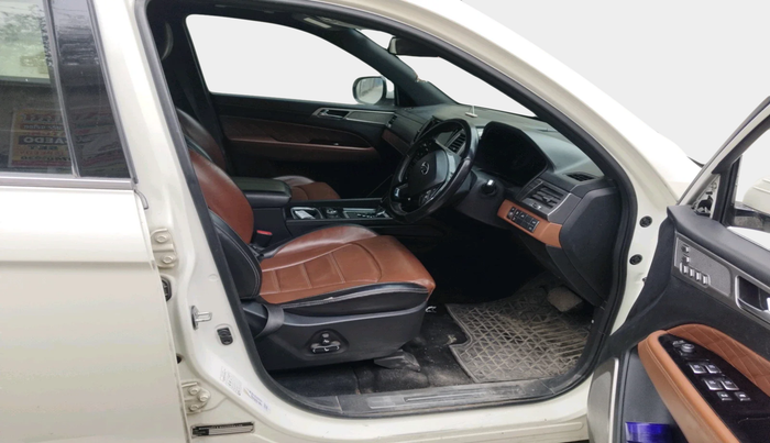 2019 Mahindra ALTURAS G4 4WD AT, Diesel, Automatic, 1,37,748 km, interior