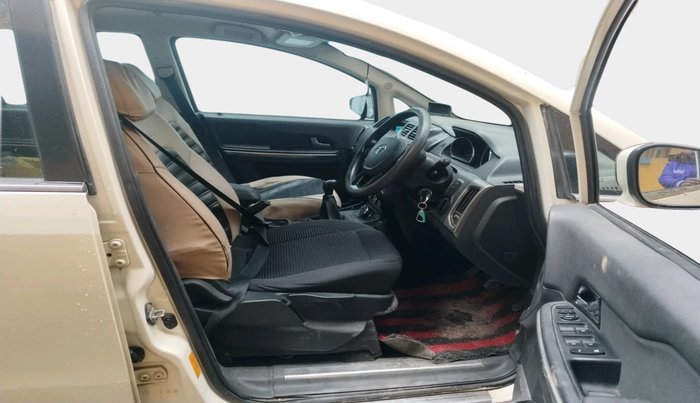 2018 Tata Hexa XM 4X2 7 STR, Diesel, Manual, 85,872 km, interior