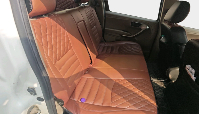 2022 Mahindra BOLERO NEO N10 R, Diesel, Manual, 1,40,279 km, interior