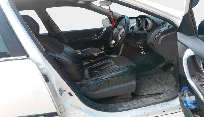 2014 Mahindra XUV500 W8, Diesel, Manual, 1,24,383 km, interior
