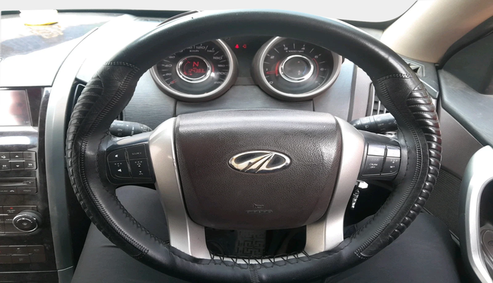 2014 Mahindra XUV500 W8, Diesel, Manual, 1,24,383 km, interior
