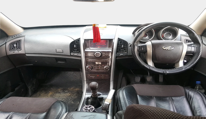 2014 Mahindra XUV500 W8, Diesel, Manual, 1,24,383 km, interior
