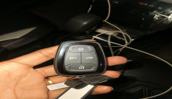 2025 Tata NEXON CREATIVE + SUNROOF 1.2 PETROL, Petrol, Manual, 5,001 km, interior