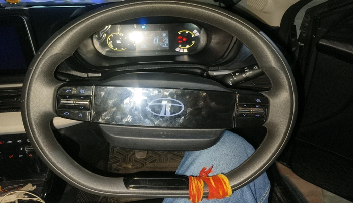 2025 Tata NEXON CREATIVE + SUNROOF 1.2 PETROL, Petrol, Manual, 5,001 km, interior