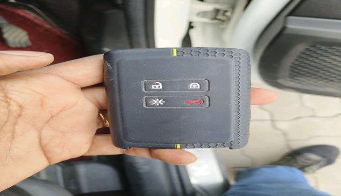 2022 Renault Kiger RXZ MT DUAL TONE, Petrol, Manual, 48,681 km, interior