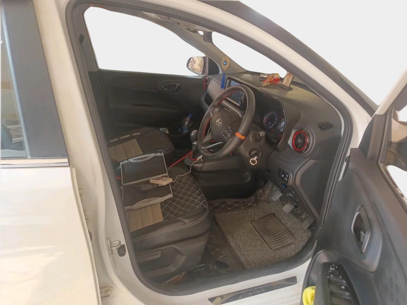 2024 Hyundai GRAND I10 NIOS SPORTZ 1.2 KAPPA VTVT DUAL TONE, Petrol, Manual, 13,151 km, interior