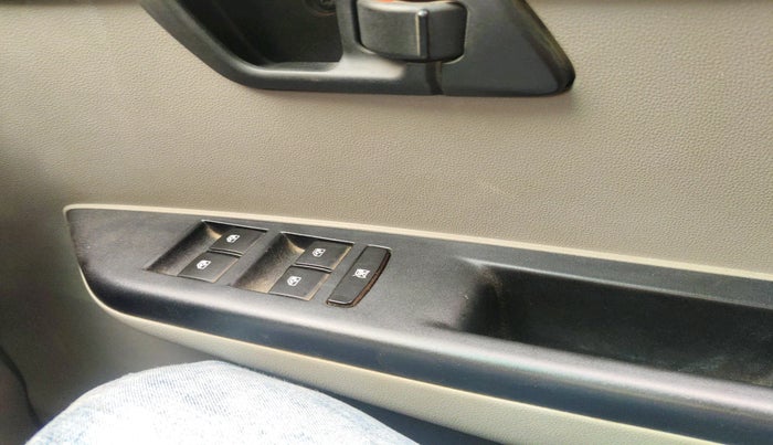 2016 Mahindra Kuv100 K6 PLUS D 6 STR, Diesel, Manual, 17,581 km, interior