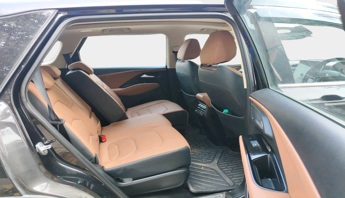 2024 MG HECTOR PLUS SHARP PRO 2.0 TURBO DIESEL 7 STR, Diesel, Manual, 5,608 km, interior