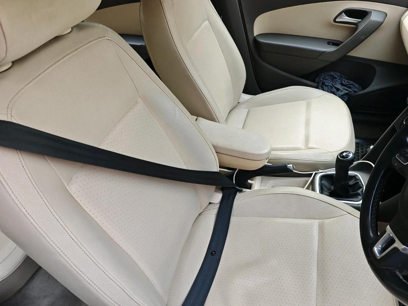 2012 Volkswagen Vento HIGHLINE DIESEL 1.6, Diesel, Manual, 1,24,947 km, interior