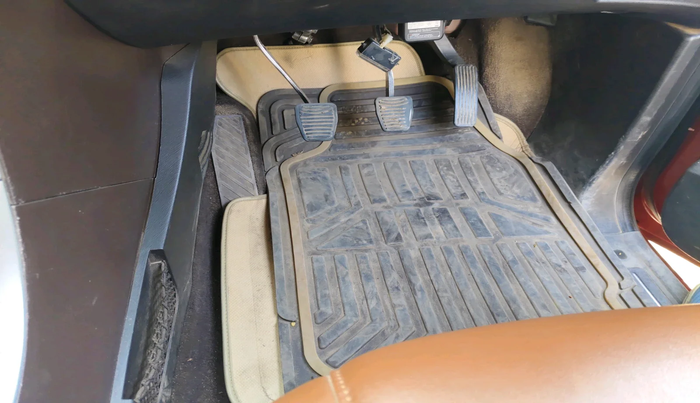 2013 Mahindra XUV500 W8, Diesel, Manual, 1,09,683 km, interior