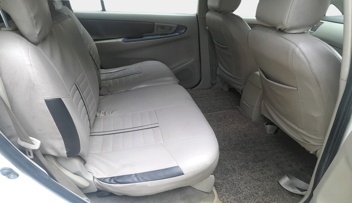 2014 Toyota Innova 2.5 GX 8 STR, Diesel, Manual, 1,61,772 km, interior