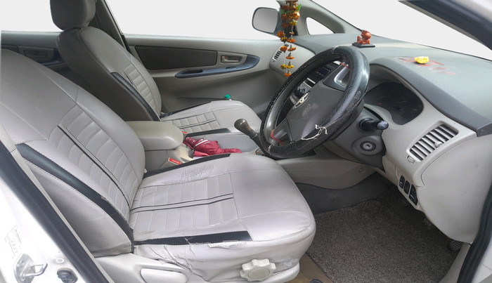 2014 Toyota Innova 2.5 GX 8 STR, Diesel, Manual, 1,61,772 km, interior