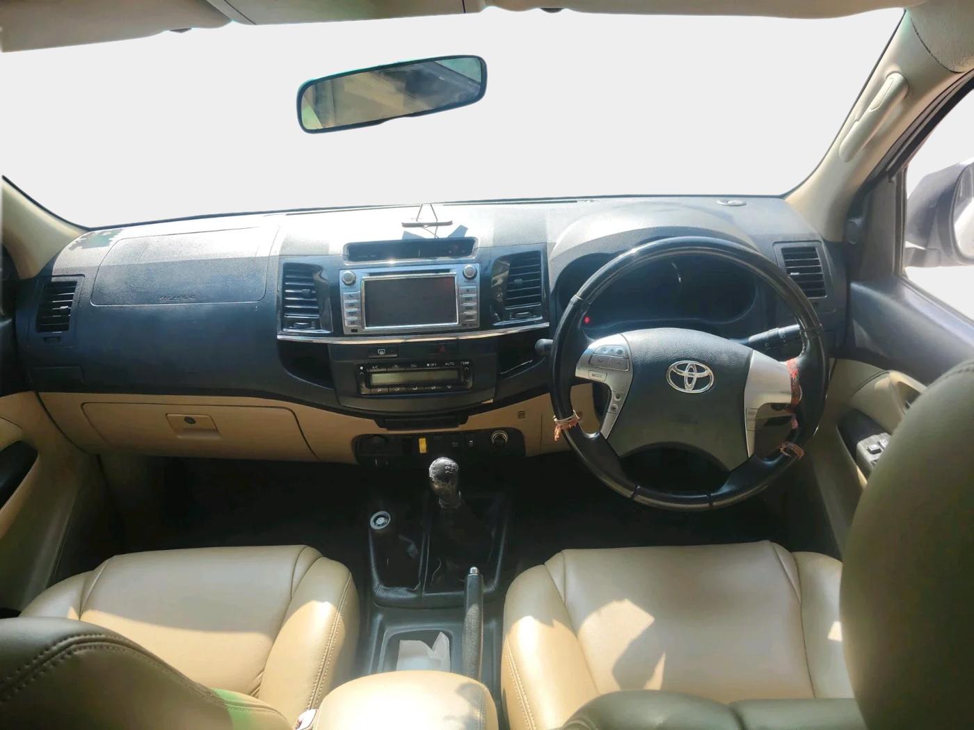 2014 Toyota Fortuner 3.0 4X4 MT, Diesel, Manual, 1,45,641 km, interior