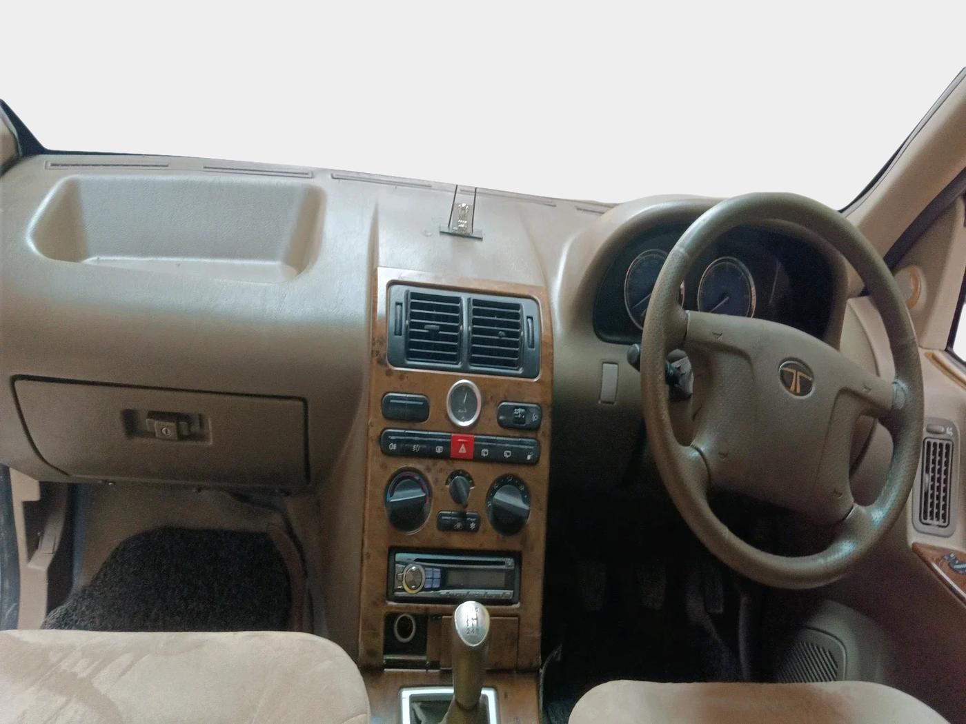 2012 Tata Safari 4X2 EX DICOR 2.2 VTT, Diesel, Manual, 61,740 km, interior
