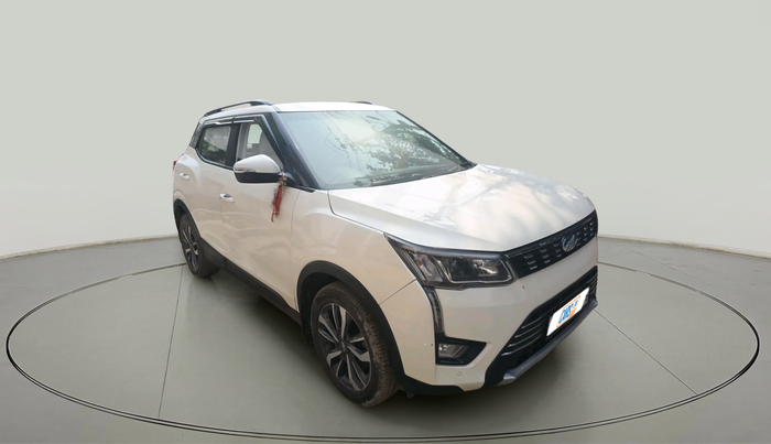 2021 Mahindra XUV300 W8 (O) 1.2 PETROL AMT, Petrol, Automatic, 1,18,793 km, exterior