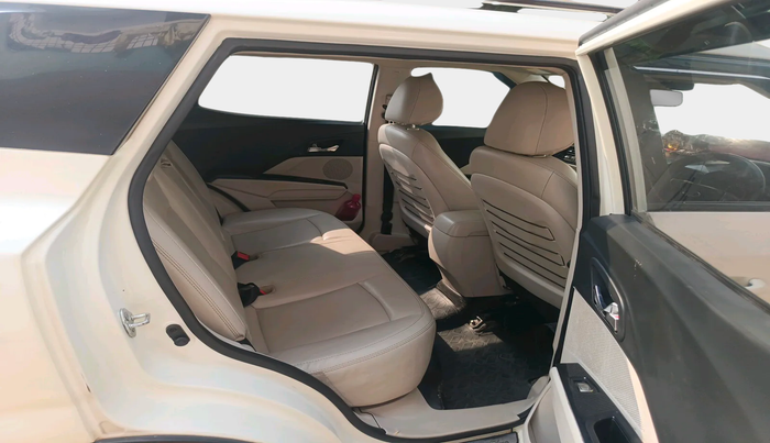 2021 Mahindra XUV300 W8 (O) 1.2 PETROL AMT, Petrol, Automatic, 1,18,793 km, interior