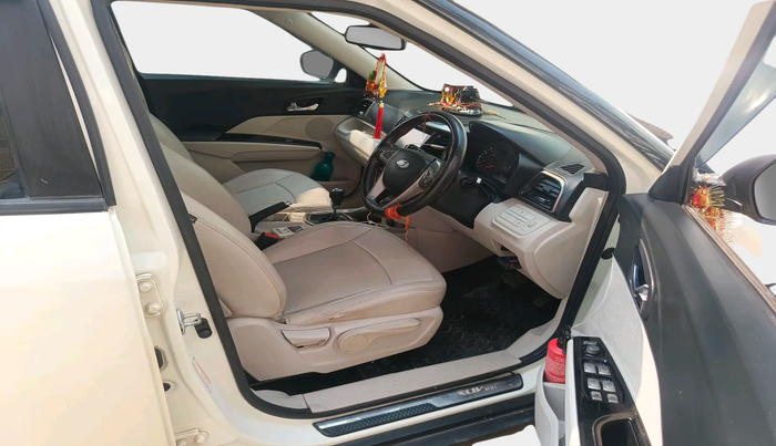 2021 Mahindra XUV300 W8 (O) 1.2 PETROL AMT, Petrol, Automatic, 1,18,793 km, interior