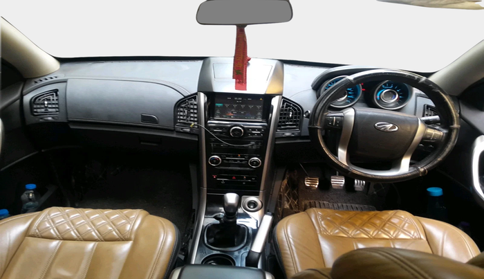 2018 Mahindra XUV500 W11, Diesel, Manual, 82,651 km, interior