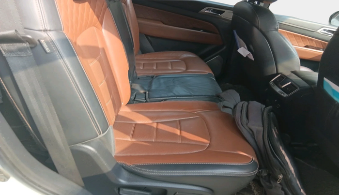 2020 Mahindra ALTURAS G4 4WD AT, Diesel, Automatic, 64,235 km, interior