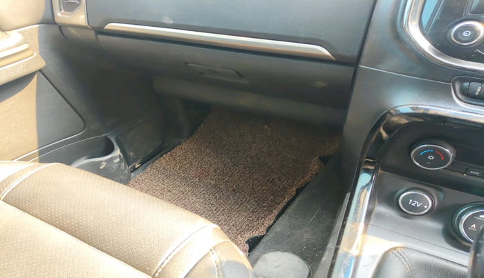 2017 Tata Hexa XT 4X2 7 STR, Diesel, Manual, 92,109 km, interior