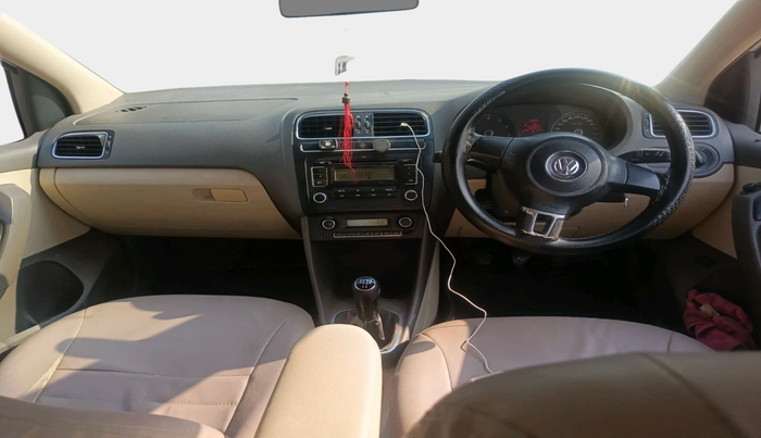 2012 Volkswagen Vento COMFORTLINE 1.6, Petrol, Manual, 1,33,118 km, interior