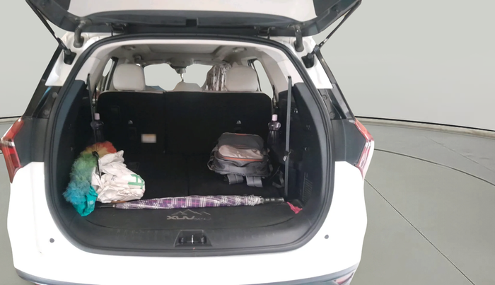 2024 Mahindra XUV700 AX 7 LUXURY D MT 7 STR, Diesel, Manual, 31,151 km, exterior