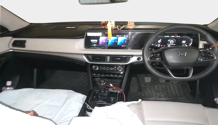 2024 Mahindra XUV700 AX 7 LUXURY D MT 7 STR, Diesel, Manual, 31,151 km, interior