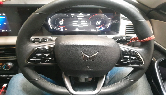 2024 Mahindra XUV700 AX 7 LUXURY D MT 7 STR, Diesel, Manual, 31,151 km, interior