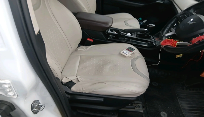 2023 Mahindra XUV700 AX 5 D MT 7 STR, Diesel, Manual, 1,12,244 km, interior