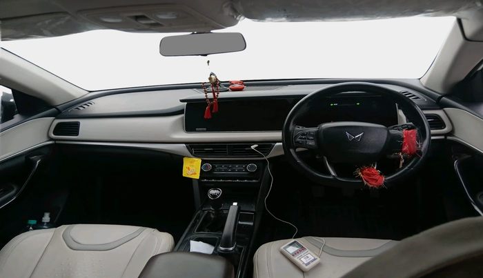 2023 Mahindra XUV700 AX 5 D MT 7 STR, Diesel, Manual, 1,12,244 km, interior