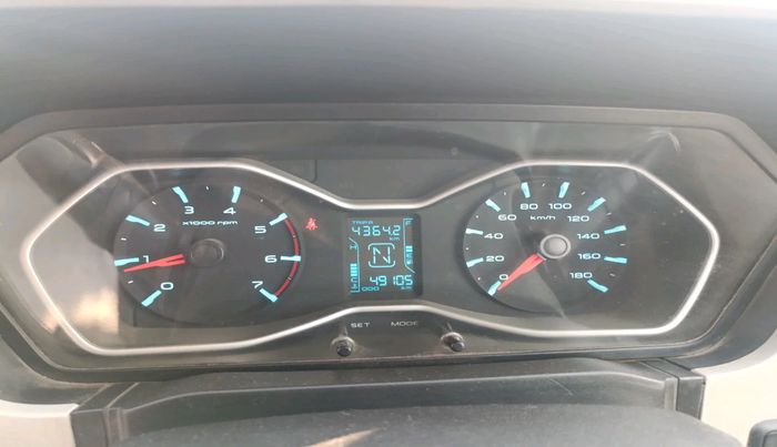 2019 Mahindra Scorpio S9, Diesel, Manual, 49,105 km, interior